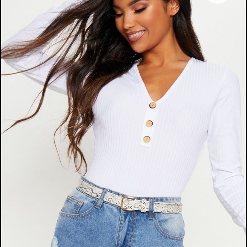 Prettyliittle thing button rib bodysuit